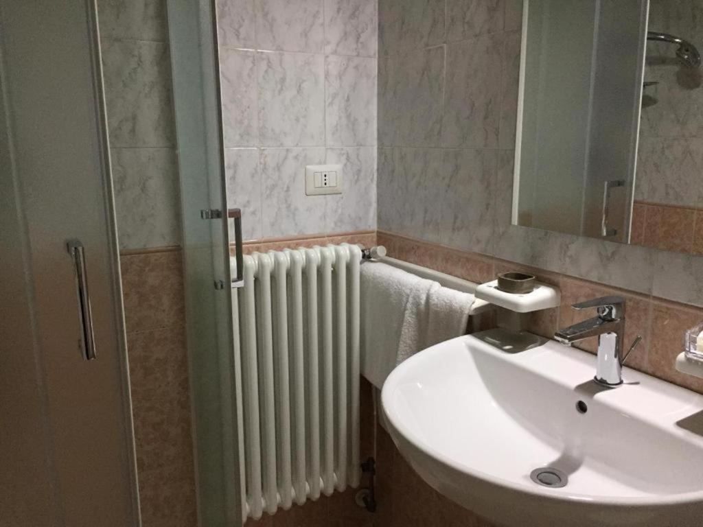 パルマDed 2 Only Sleep Bagno Privatoアパートメント エクステリア 写真